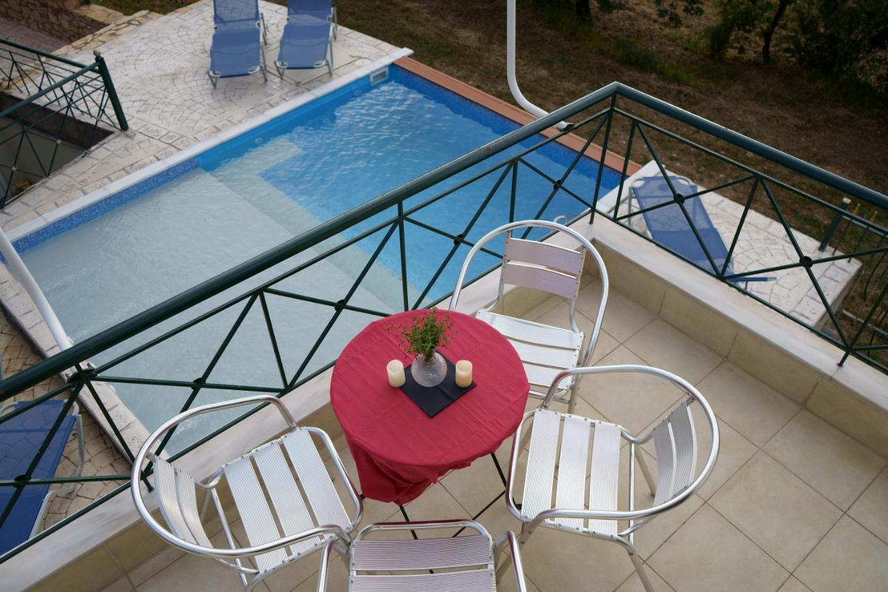 Semiramis Suites With Pool Kalamata Exteriér fotografie