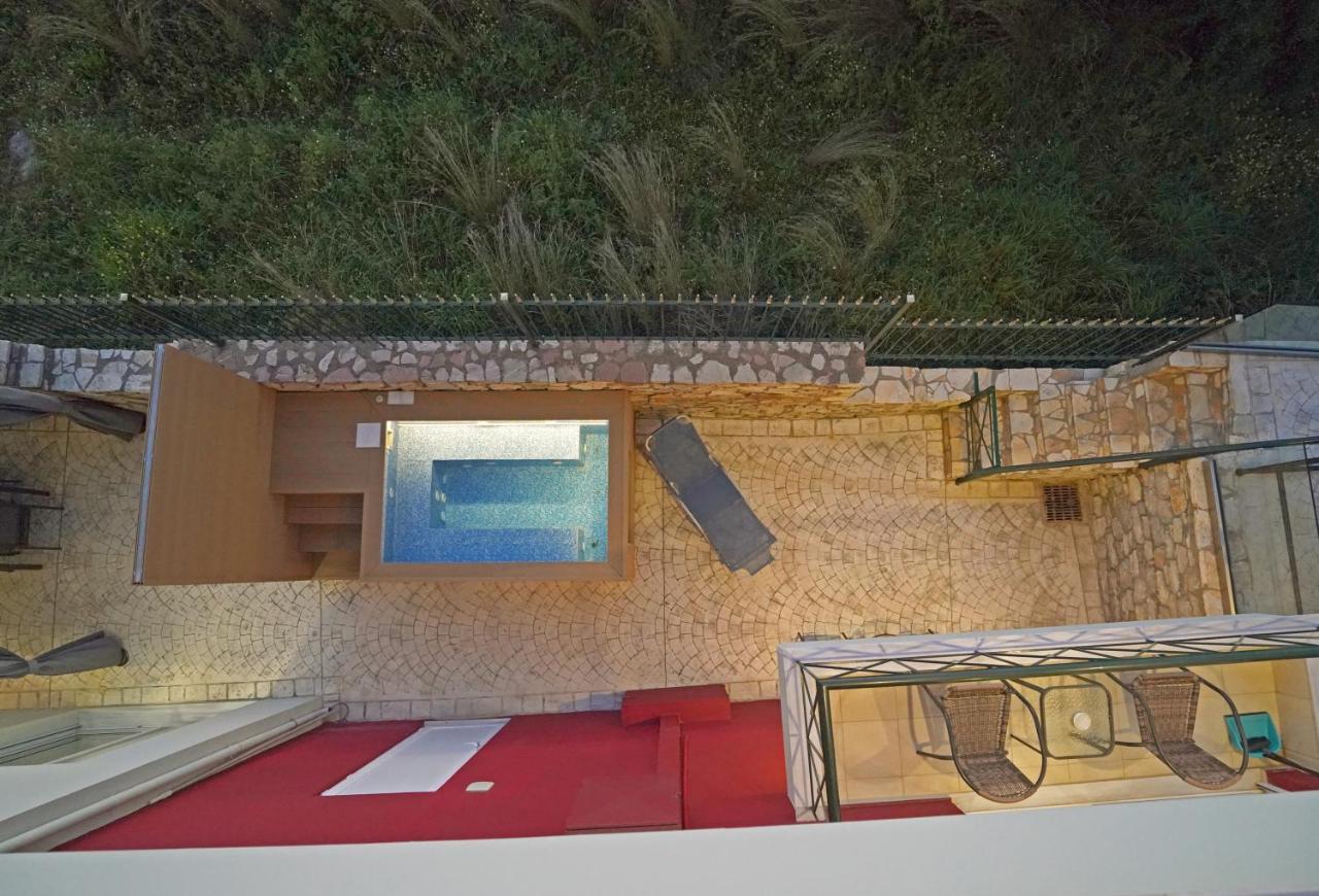 Semiramis Suites With Pool Kalamata Exteriér fotografie