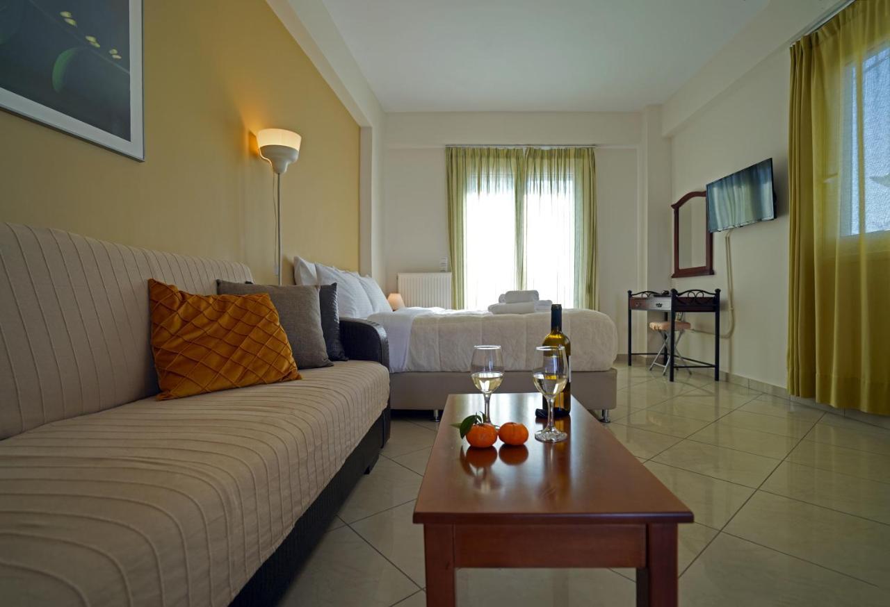 Semiramis Suites With Pool Kalamata Exteriér fotografie