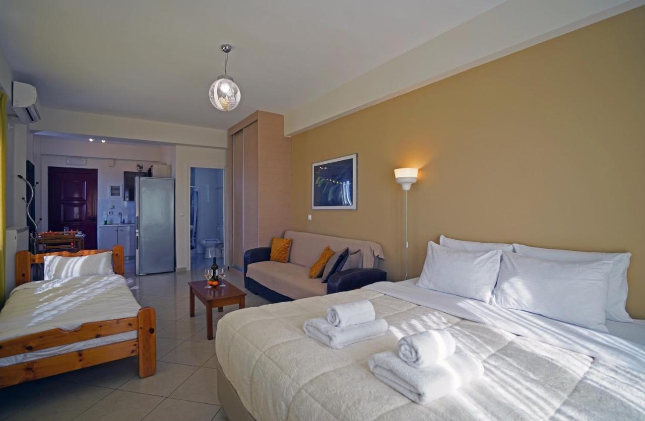 Semiramis Suites With Pool Kalamata Exteriér fotografie