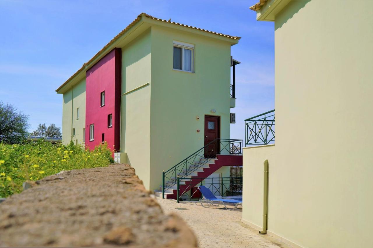 Semiramis Suites With Pool Kalamata Exteriér fotografie