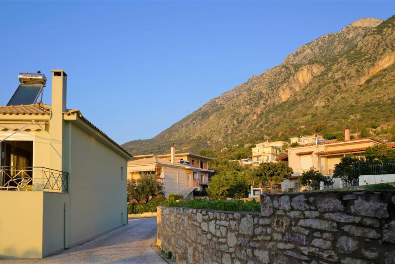 Semiramis Suites With Pool Kalamata Exteriér fotografie