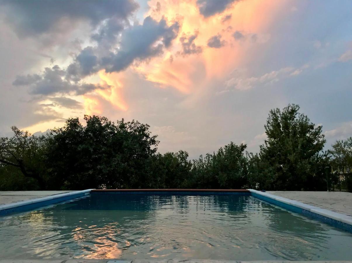 Semiramis Suites With Pool Kalamata Exteriér fotografie